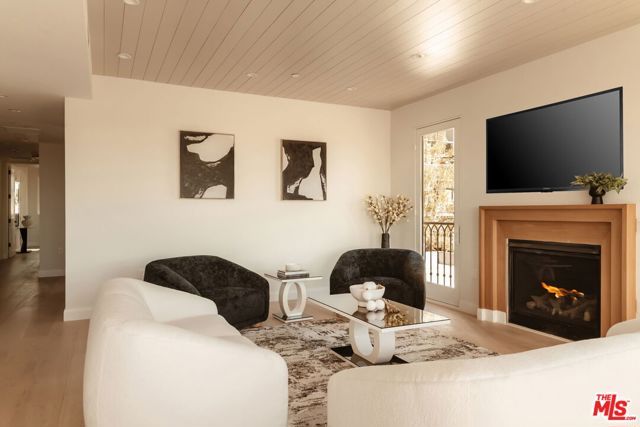 10725 Ashton Avenue 301, Los Angeles, CA 90024