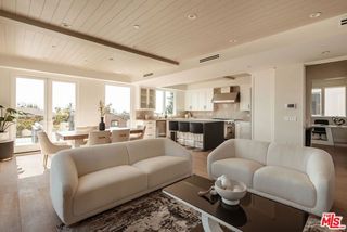 10725 Ashton Avenue 301, Los Angeles, CA 90024