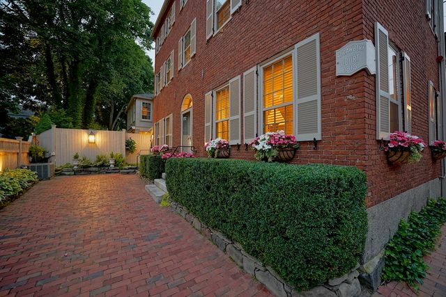 20 Atkinson Street, Portsmouth, NH 03801