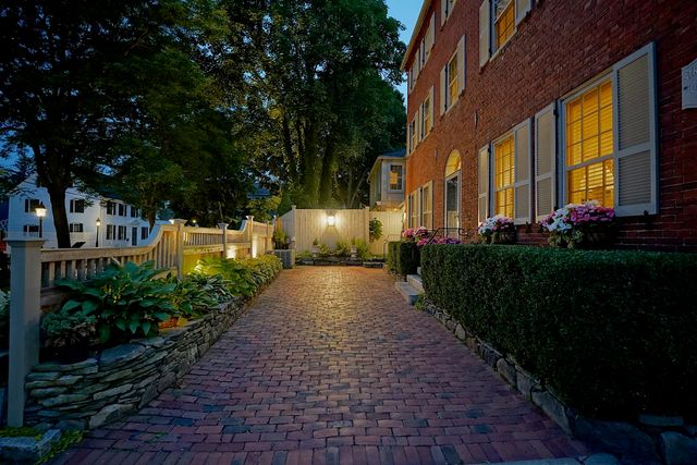 20 Atkinson Street, Portsmouth, NH 03801