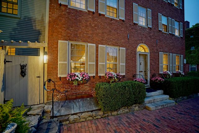 20 Atkinson Street, Portsmouth, NH 03801