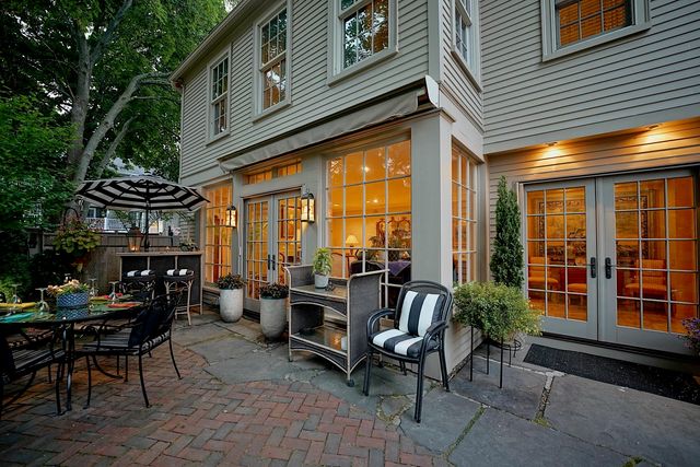 20 Atkinson Street, Portsmouth, NH 03801
