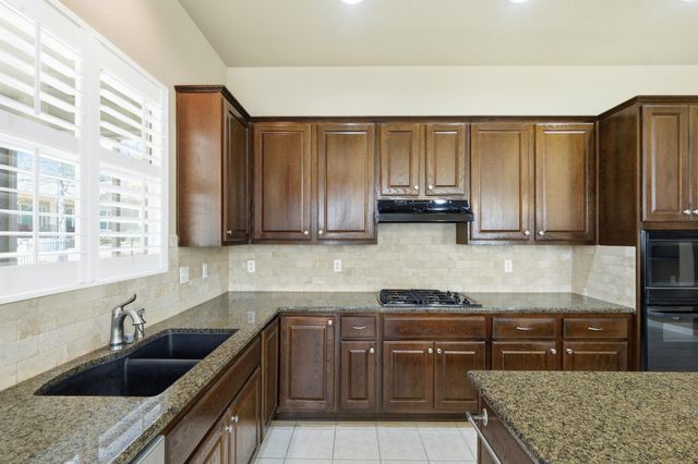 196 Whispering Wind DR, Georgetown, TX 78633