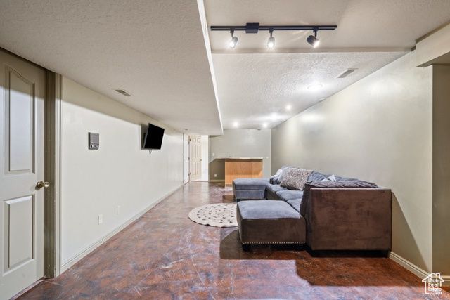 2045 W 5025 S, Roy, UT 84067