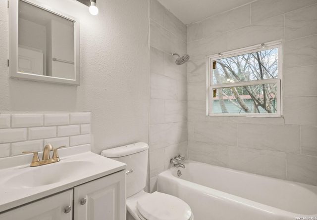 2303 Burnet, San Antonio, TX 78202