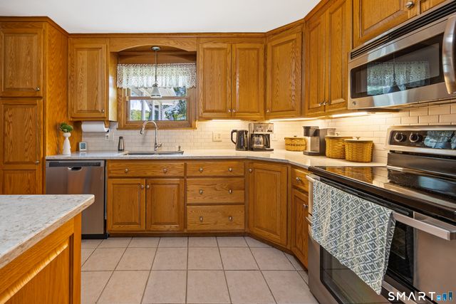 31 Brackenridge Drive, Waterbury, CT 06706