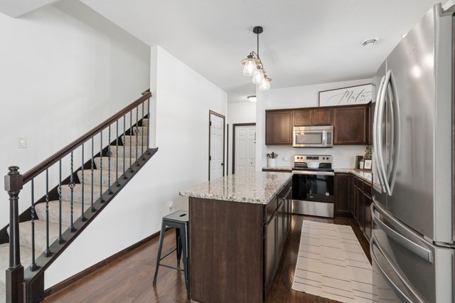 2574 Vierling Drive E, Shakopee, MN 55379