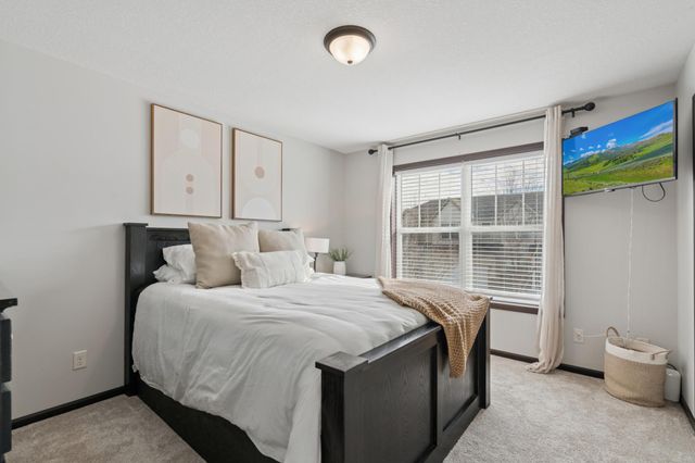 2574 Vierling Drive E, Shakopee, MN 55379