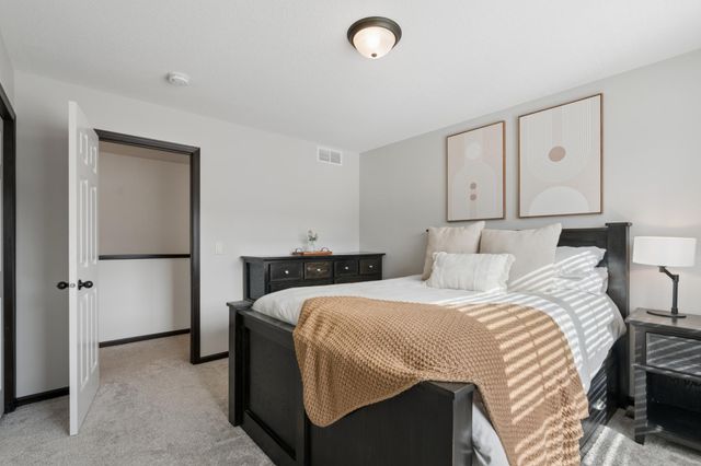 2574 Vierling Drive E, Shakopee, MN 55379