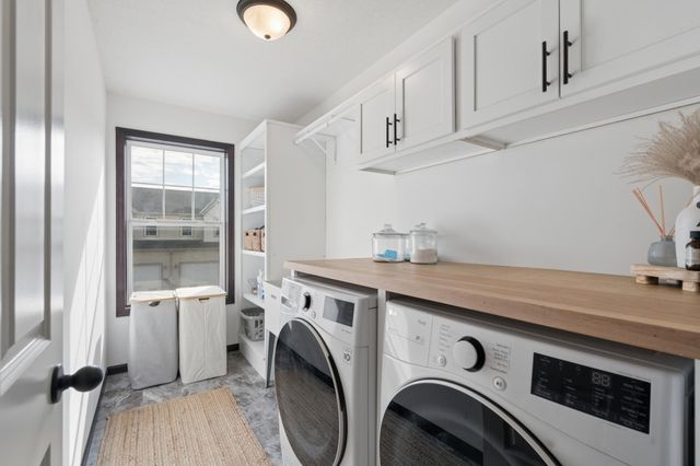 2574 Vierling Drive E, Shakopee, MN 55379