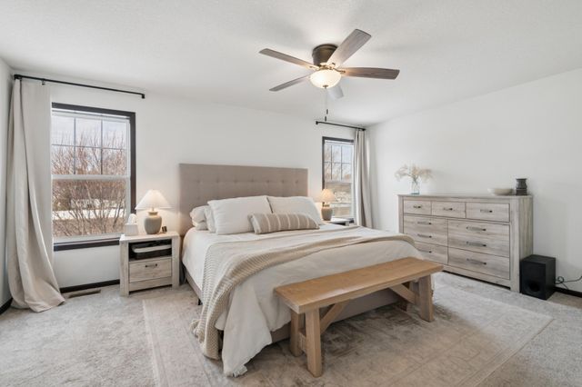 2574 Vierling Drive E, Shakopee, MN 55379