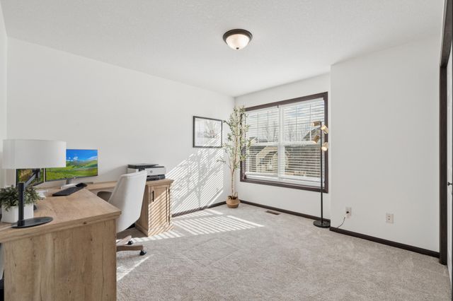 2574 Vierling Drive E, Shakopee, MN 55379