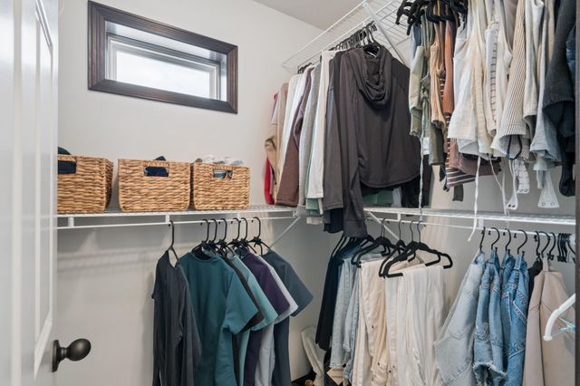 2574 Vierling Drive E, Shakopee, MN 55379