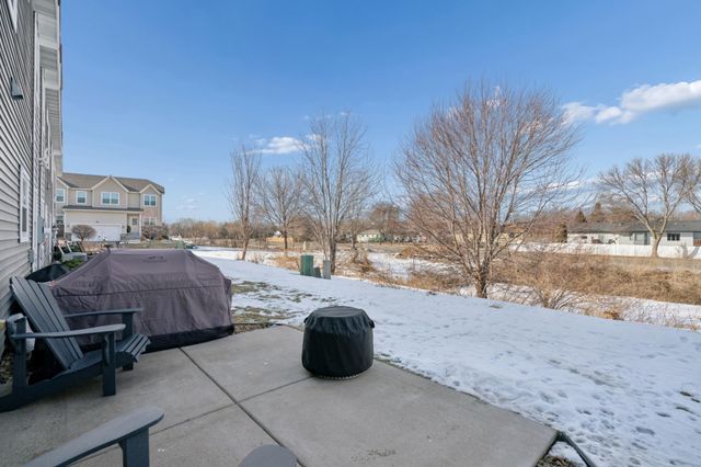 2574 Vierling Drive E, Shakopee, MN 55379