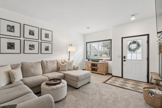 2574 Vierling Drive E, Shakopee, MN 55379