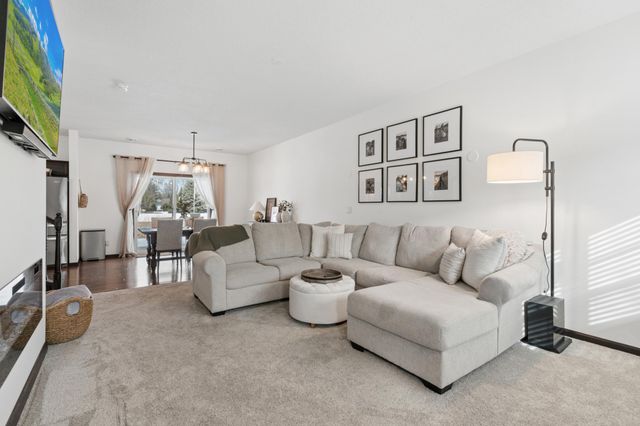 2574 Vierling Drive E, Shakopee, MN 55379