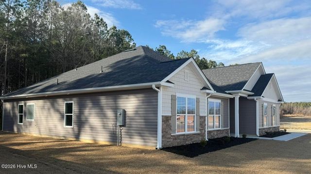 151 Seashore Street, Grimesland, NC 27837