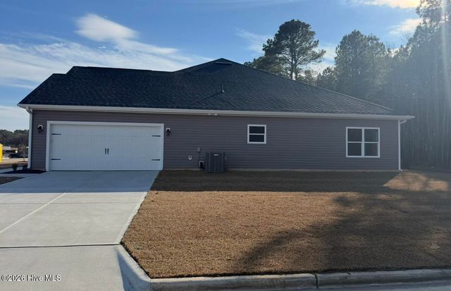 151 Seashore Street, Grimesland, NC 27837