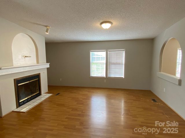 97 Sand Hill School Road, Asheville, NC 28806