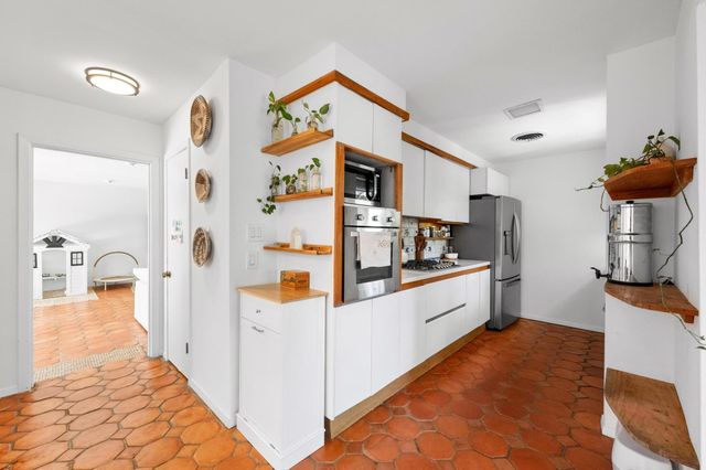 2300 Spring Creek DR, Austin, TX 78704