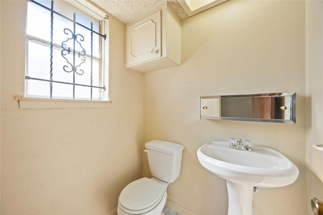 11011 Ledford Lane, Houston, TX 77016