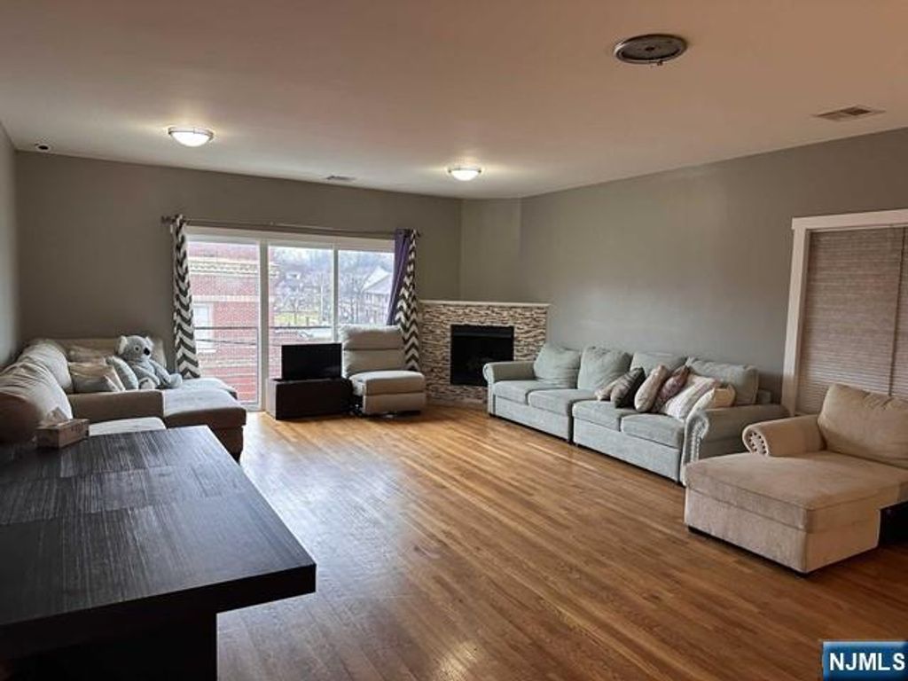 54-56 Oriental Street, Newark, NJ 07104