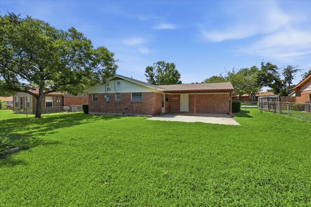 8804 Myra Street, White Settlement, TX 76108