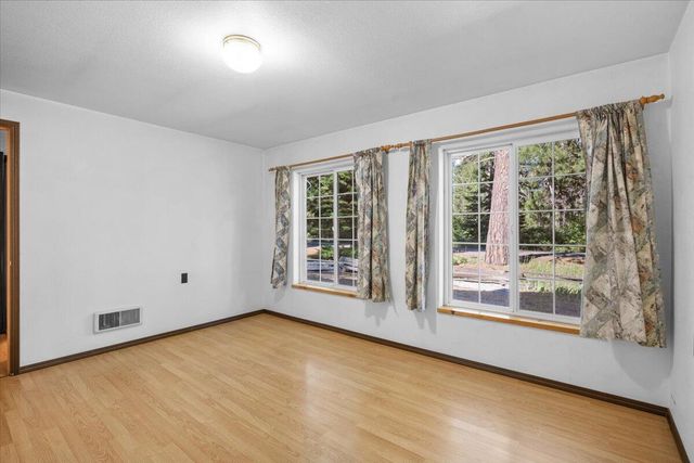 25017 C Street, Klamath Falls, OR 97601