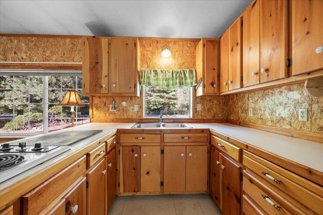 25017 C Street, Klamath Falls, OR 97601
