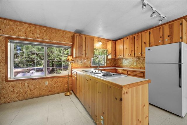 25017 C Street, Klamath Falls, OR 97601