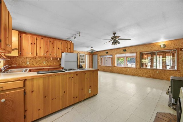 25017 C Street, Klamath Falls, OR 97601