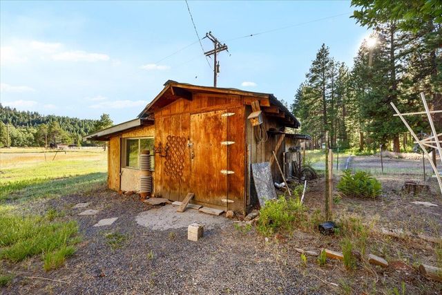 25017 C Street, Klamath Falls, OR 97601