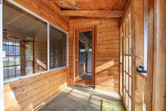 25017 C Street, Klamath Falls, OR 97601