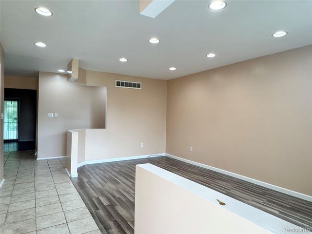 40442 Shakespeare Drive, Sterling Heights, MI 48313
