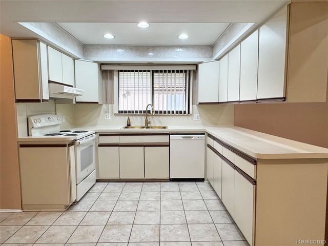 40442 Shakespeare Drive, Sterling Heights, MI 48313