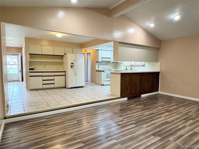 40442 Shakespeare Drive, Sterling Heights, MI 48313