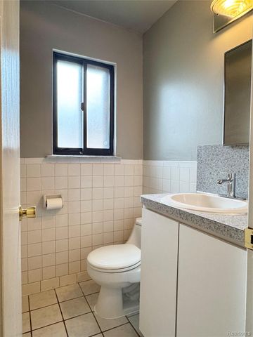 40442 Shakespeare Drive, Sterling Heights, MI 48313
