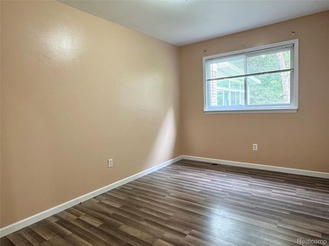 40442 Shakespeare Drive, Sterling Heights, MI 48313