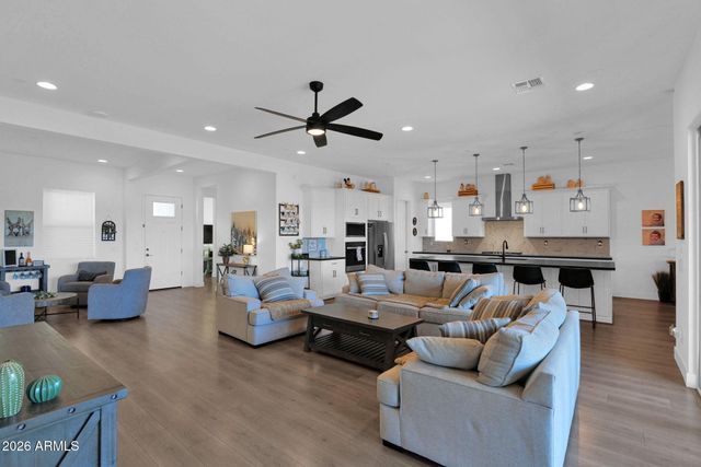 44624 N 43RD Drive, New River, AZ 85087