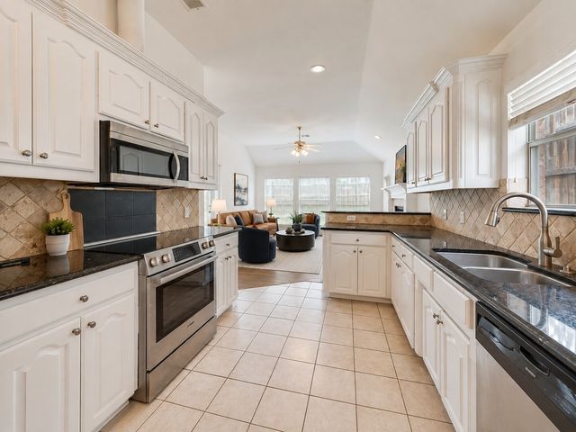 721 Herman Drive, Hurst, TX 76054