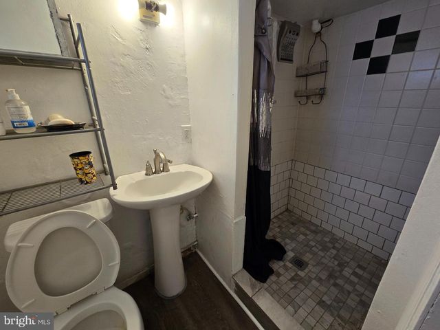201 SAINT LAURENCE RD, Upper Darby, PA 19082