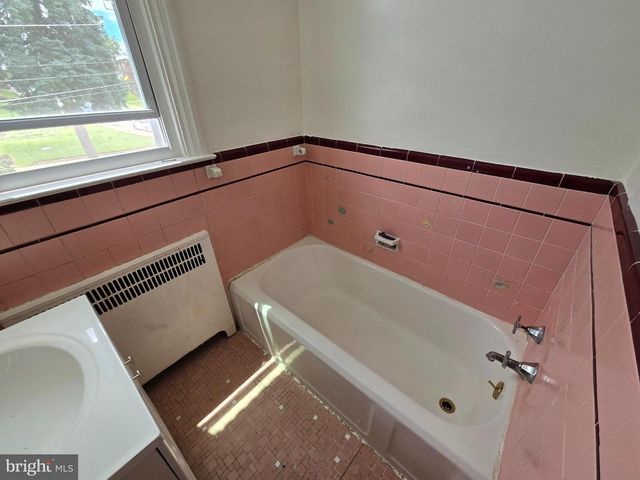 201 SAINT LAURENCE RD, Upper Darby, PA 19082