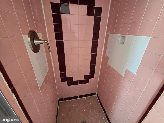 201 SAINT LAURENCE RD, Upper Darby, PA 19082