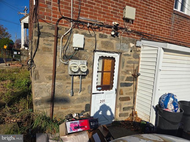 201 SAINT LAURENCE RD, Upper Darby, PA 19082