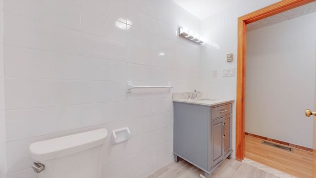 19 Ashmont Ave 0, Newton, MA 02458