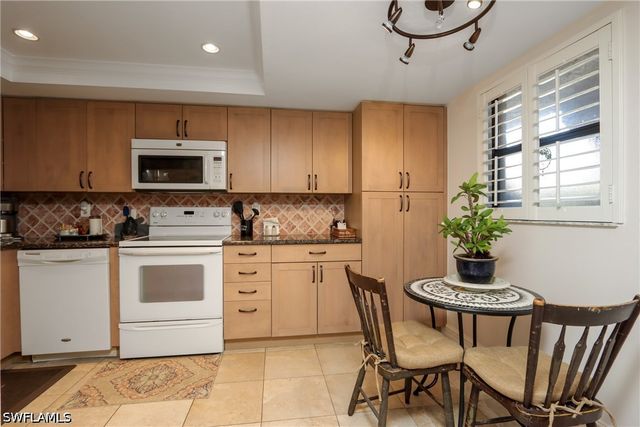 505 Lake Louise CIR 101, Naples, FL 34110