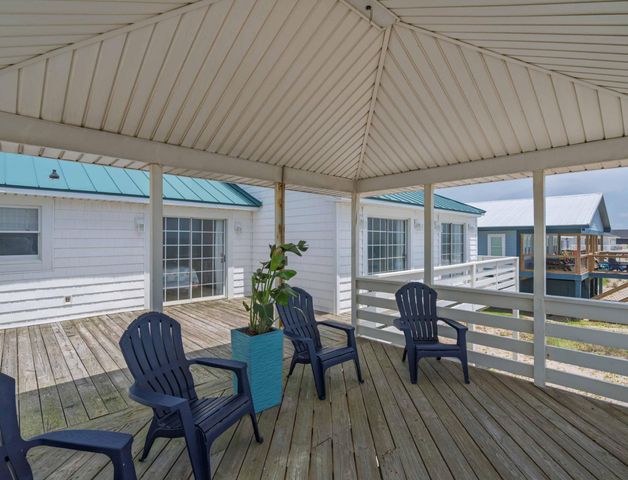 134 Palmetto Boulevard, Edisto Island, SC 29438