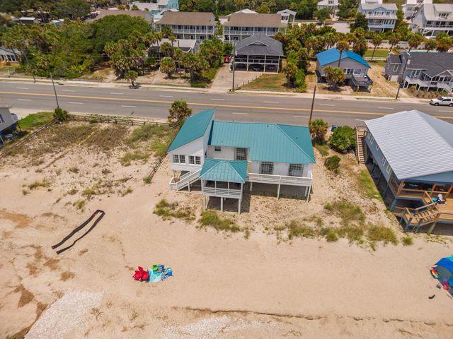 134 Palmetto Boulevard, Edisto Island, SC 29438