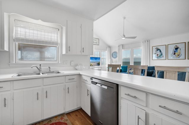 134 Palmetto Boulevard, Edisto Island, SC 29438