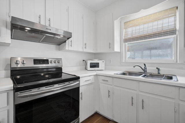 134 Palmetto Boulevard, Edisto Island, SC 29438